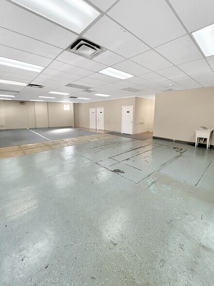 More Photos Of 703 US-30, Imperial General Retail For Lease