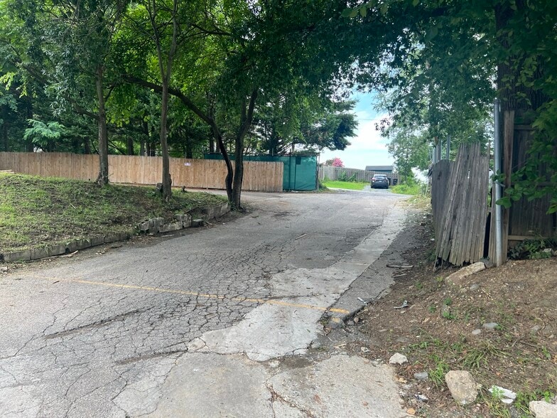 More Photos Of 3501 37th St, Mount Rainier Contractor Storage Yard For Lease