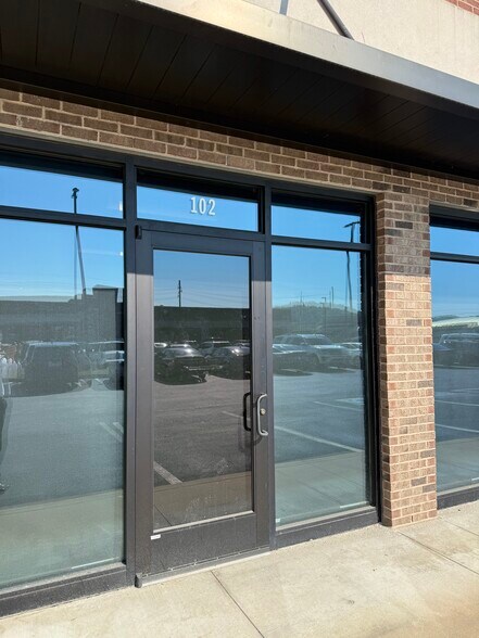 More Photos Of 209 E Emory Rd, Powell Medical For Lease