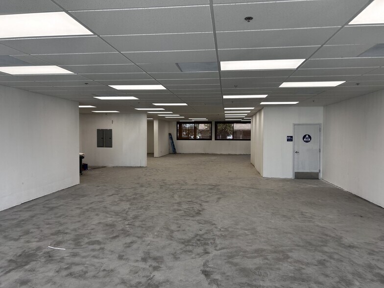 More Photos Of 147-159 W Shaw Ave, Clovis Unknown For Lease