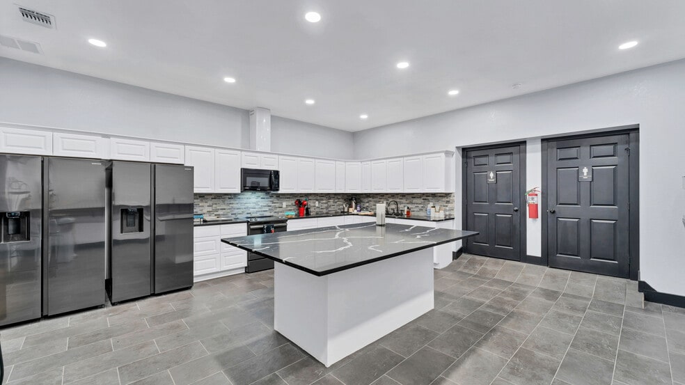 More Photos Of 7570 IH - 35 Fwy, New Braunfels Light Manufacturing For Sale