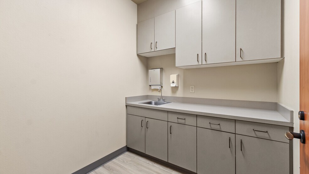 More Photos Of 910 James Bowie Dr, New Boston General Retail For Lease