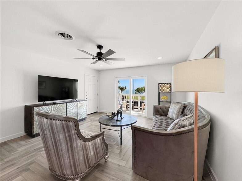 More Photos Of 1601 Ocean Dr, Corpus Christi Apartments For Sale