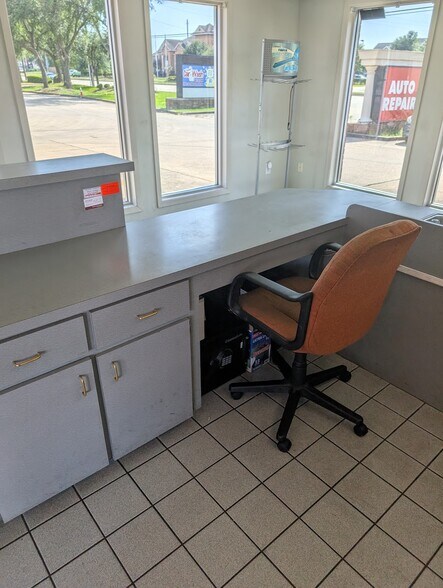 More Photos Of 1832 FM 359 Rd, Richmond Auto Repair For Lease