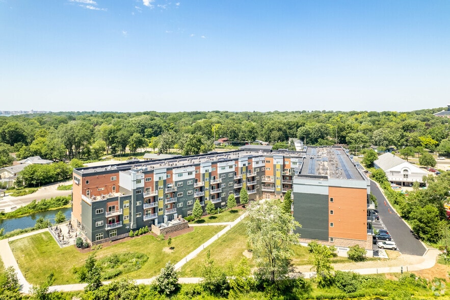 More Photos Of 320 W Broadway, Monona Apartments For Lease