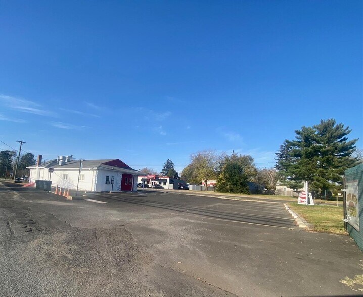 More Photos Of 111 W White Horse Pike, Berlin General Retail For Sale