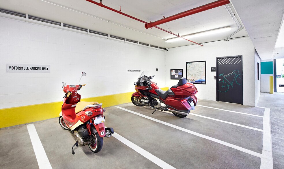 More Photos Of 231 S Bemiston Ave, Clayton Office For Lease