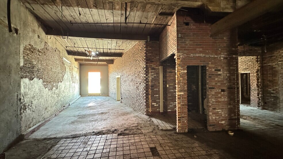 More Photos Of 13 N Broad St, Winder Office For Sale