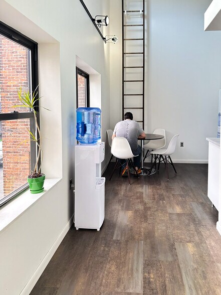 More Photos Of 412 Main St, Utica Warehouse For Lease