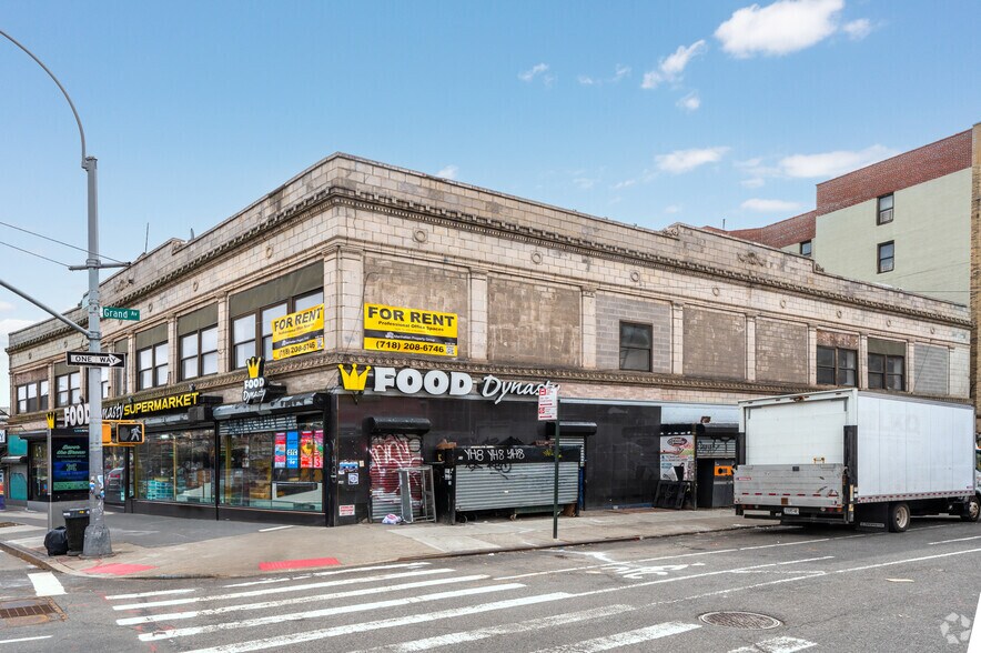 More Photos Of 40-2038 W Burnside Ave, Bronx Storefront Retail Office For Lease