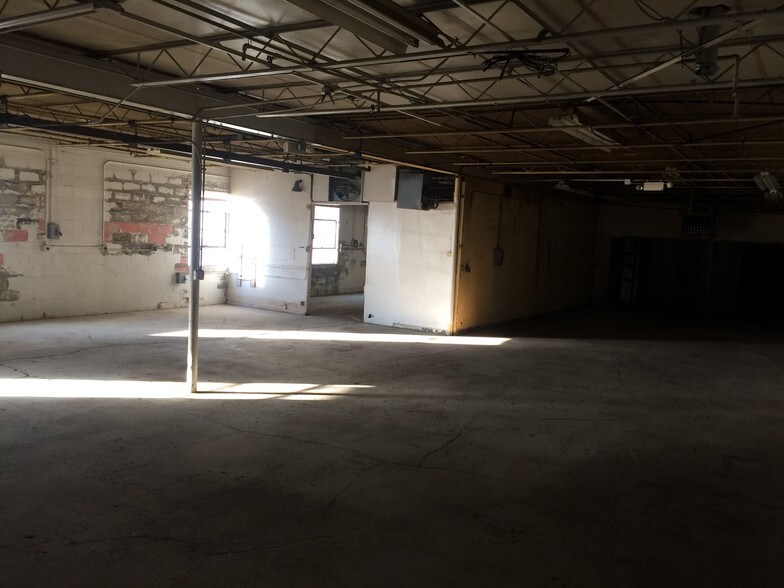 More Photos Of 12 W Interstate Rd, Addison Warehouse For Sale