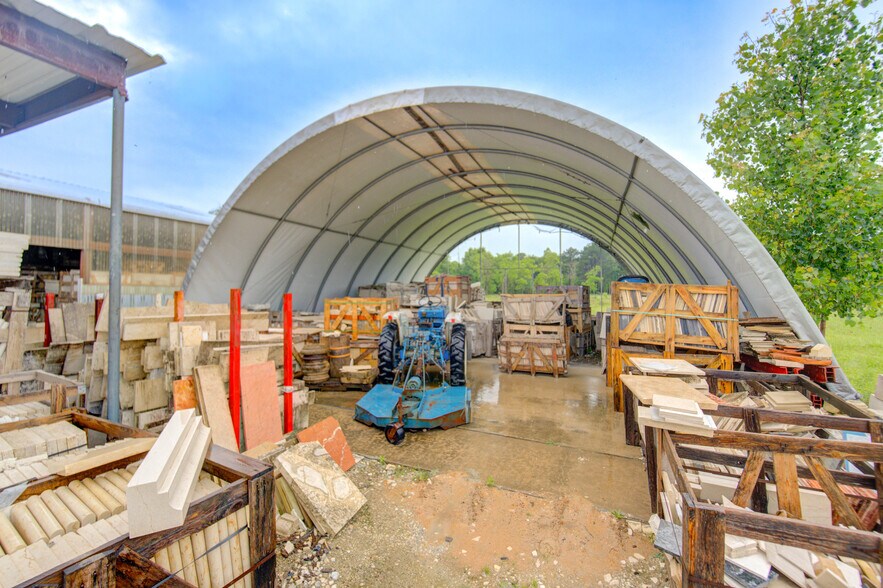 More Photos Of 1100 S Persimmon St, Tomball Warehouse For Sale