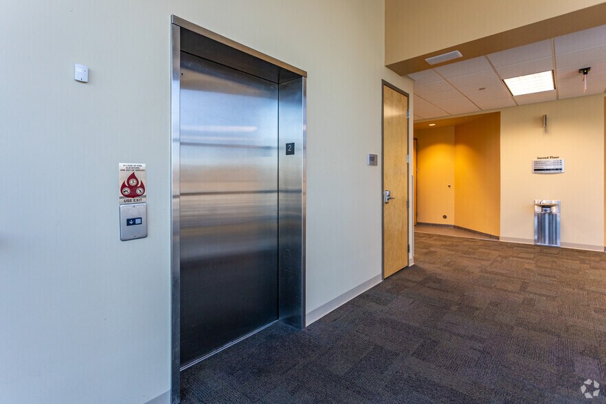 More Photos Of 575 Oak Ridge Tpke, Oak Ridge Office For Sale