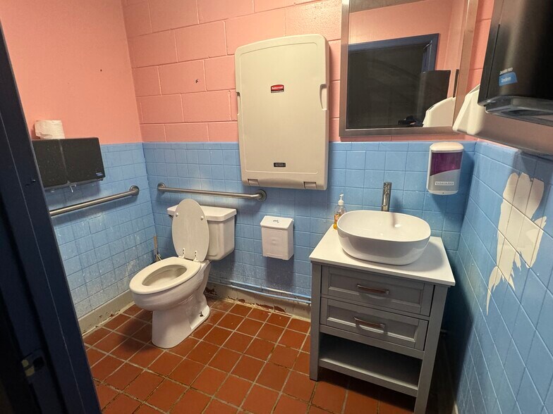 More Photos Of 109 Broad St, Hawkinsville Restaurant For Sale