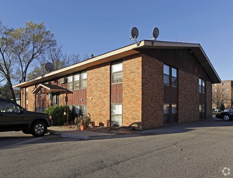 Primary Photo Of 410 33rd Ave N, Saint Cloud Apartments For Sale