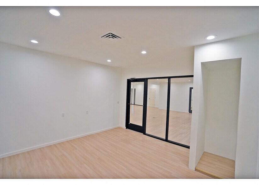 More Photos Of 1201 W Lincoln Ave, Yakima Movie Radio TVStudio For Sale