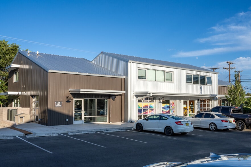 More Photos Of 1189 Parkway Dr, Santa Fe Showroom For Sale