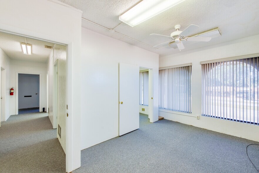 More Photos Of 1617 Ridgewood Ave, Holly Hill Unknown For Lease