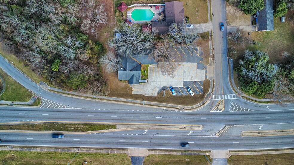 More Photos Of 4849 Mercer University Dr, Macon-Bibb Storefront For Sale