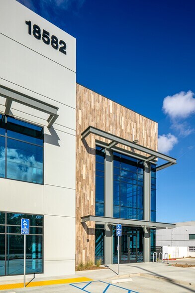 More Photos Of 18582 Teller Ave, Irvine Warehouse For Lease