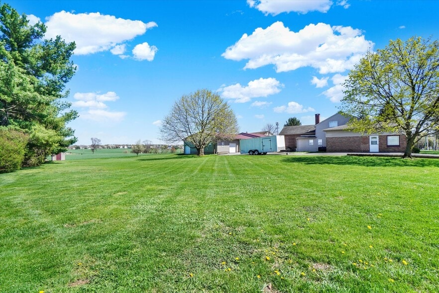 More Photos Of 2553 Roosevelt Ave, York Flex For Sale