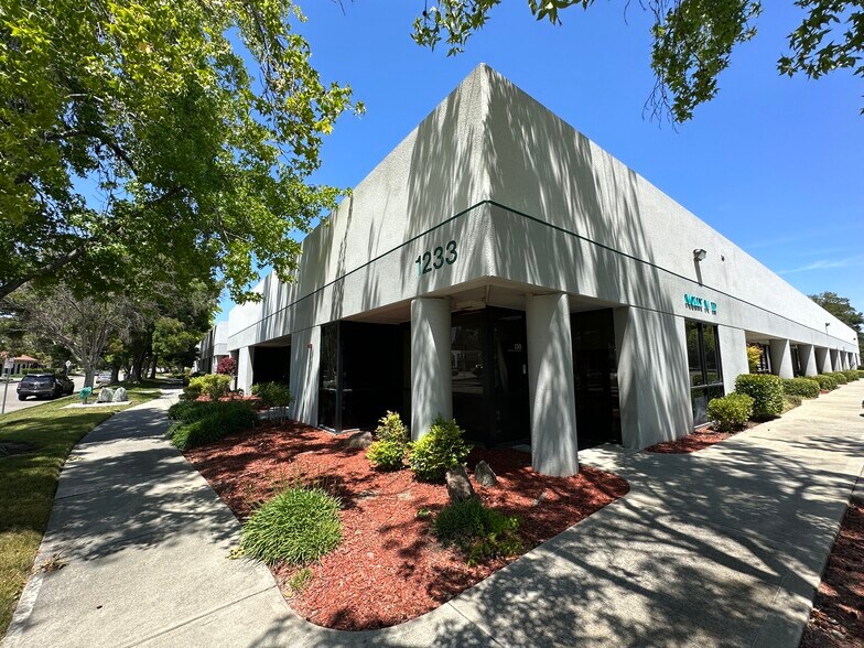 More Photos Of 1241 Quarry Ln, Pleasanton Unknown For Lease