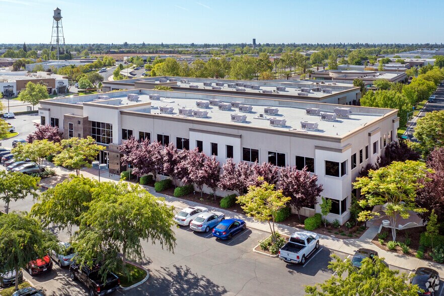 More Photos Of 7555 N Palm Ave, Fresno Office For Lease