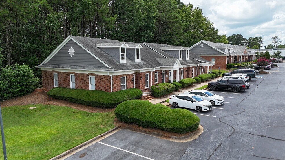 More Photos Of 117 Governors Sq, Fayetteville Medical For Lease