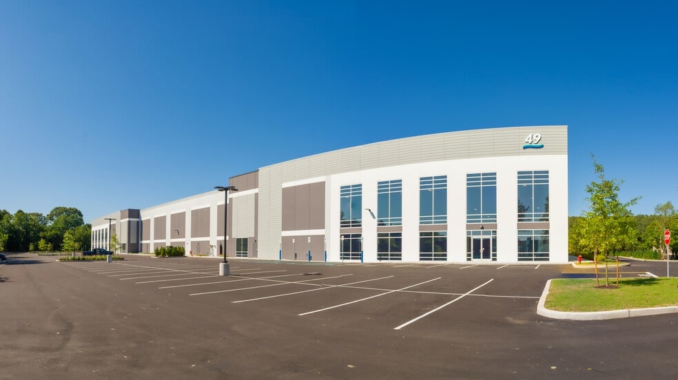 More Photos Of 49 Mall Dr, Commack Distribution For Lease