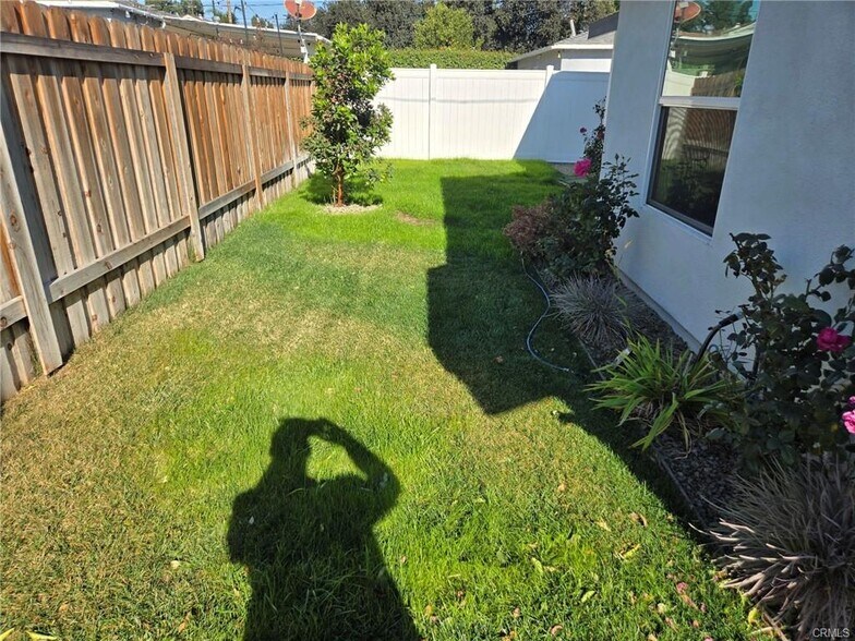 More Photos Of 1484 N Clybourn Ave, Burbank Apartments For Sale