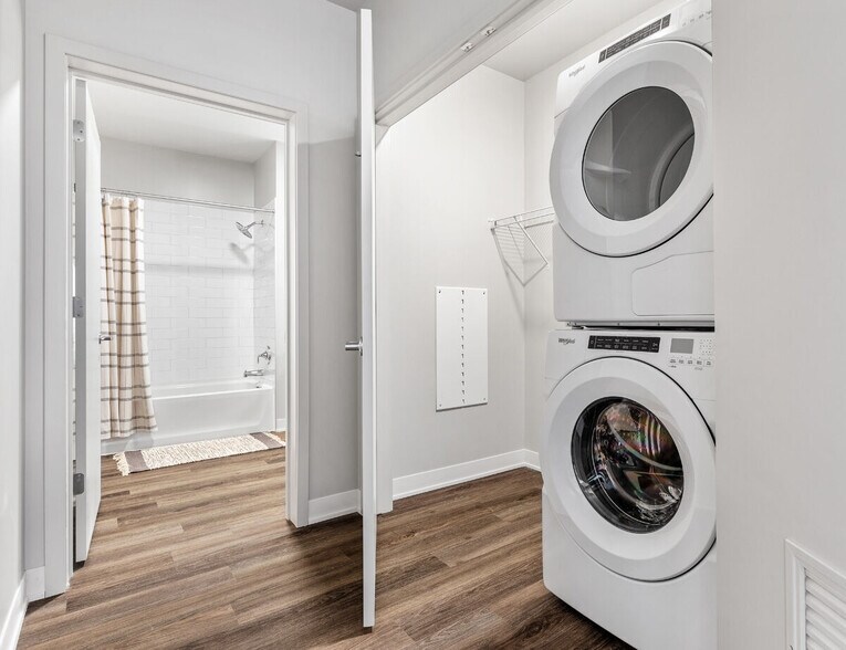 More Photos Of 7215 N District Ave, Lincolnwood Apartments For Lease