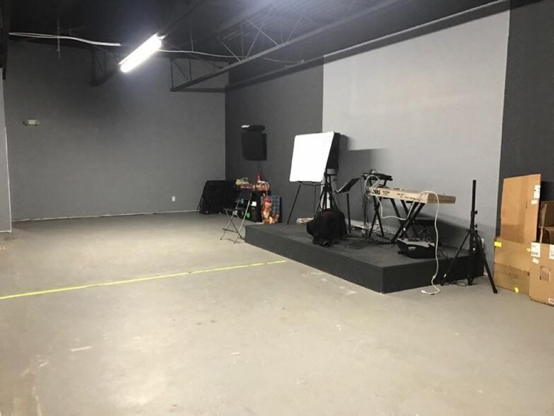 More Photos Of 31542 Gratiot Ave, Roseville Office For Lease