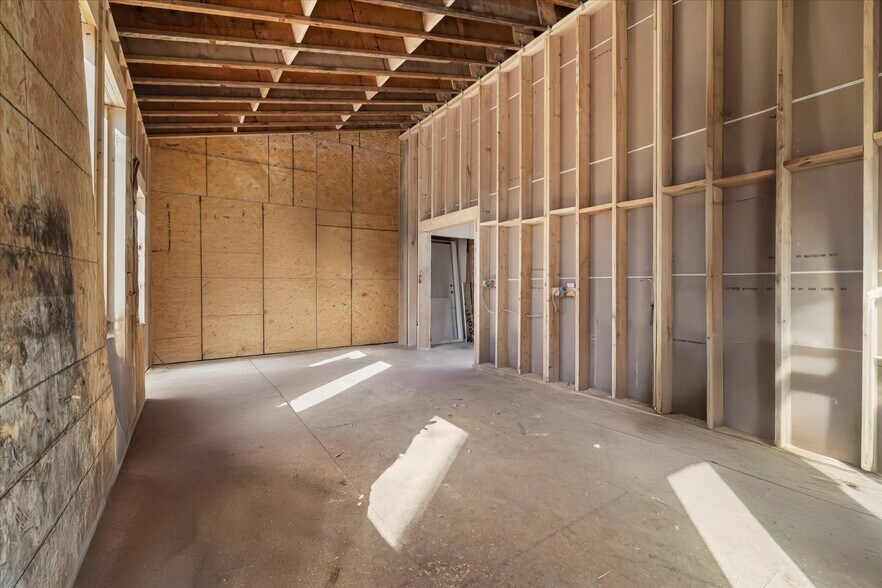 More Photos Of 310 Victor Ave, Victor General Retail For Sale