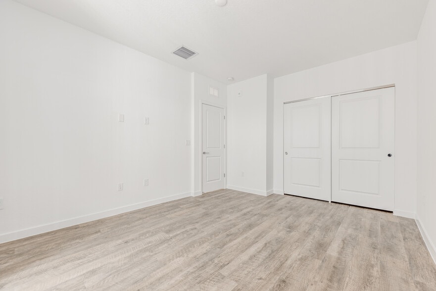 More Photos Of 1010 Dakota Dr, Jupiter Apartments For Lease