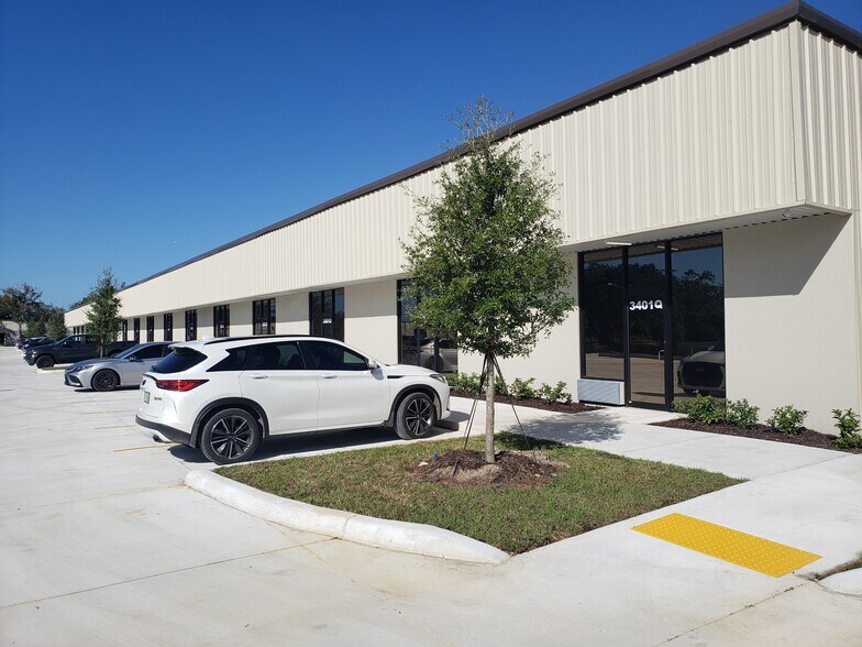 More Photos Of 3501 Commerce Blvd, Kissimmee Light Distribution For Lease