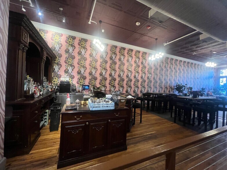 More Photos Of 1621-1623 Main St, Columbia Storefront For Sale