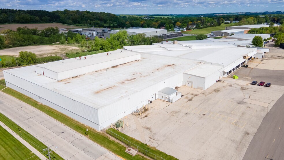More Photos Of 403 Degner Ave, Mayville Manufacturing For Lease