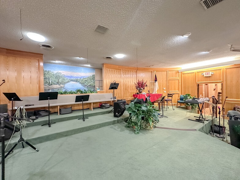 More Photos Of 2833 W Main St, Jenks Religious Facility For Sale