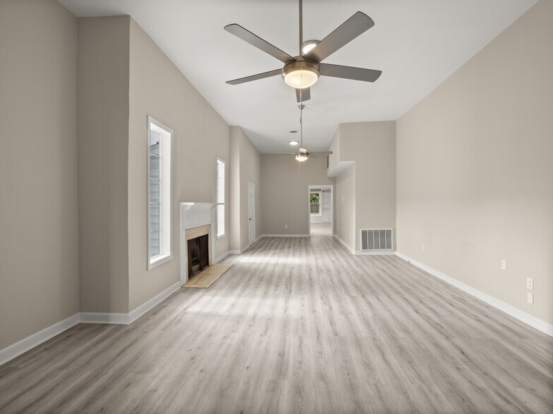 More Photos Of 101 W Center St, DeQuincy Office For Lease