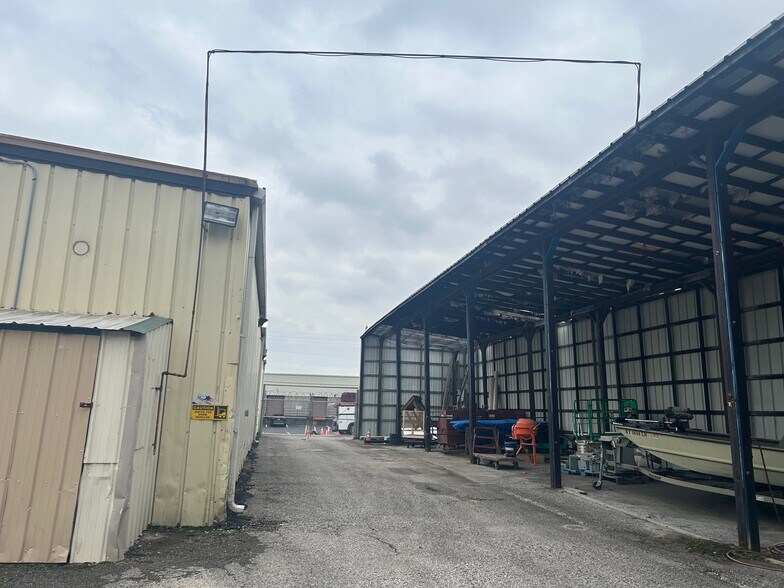 More Photos Of 925 Ulrich Ave, Louisville Warehouse For Lease