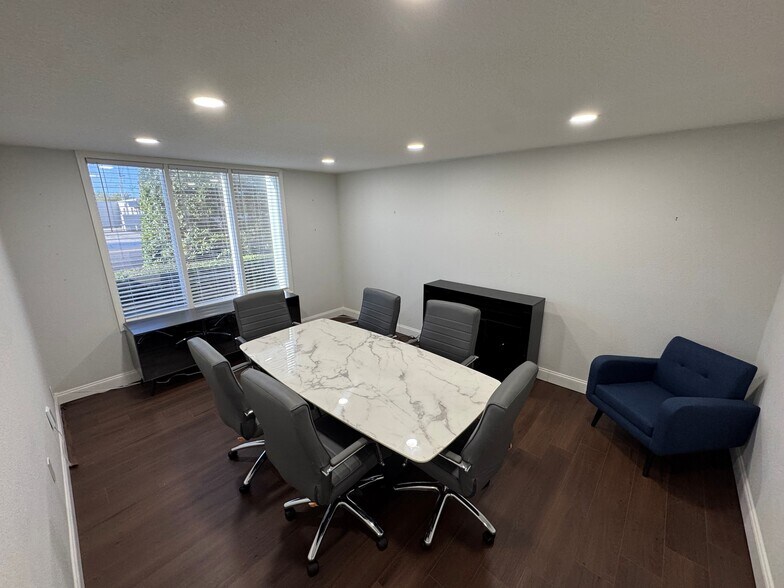 More Photos Of 641 W Fairbanks Ave, Winter Park Office For Lease