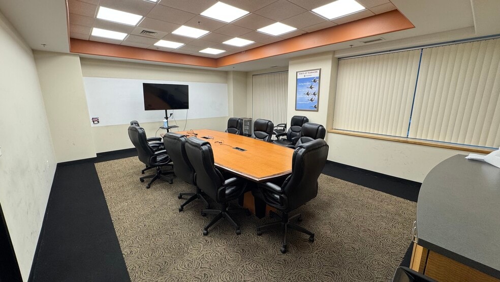 More Photos Of 20-22 Northwestern Dr, Salem Light Distribution For Lease