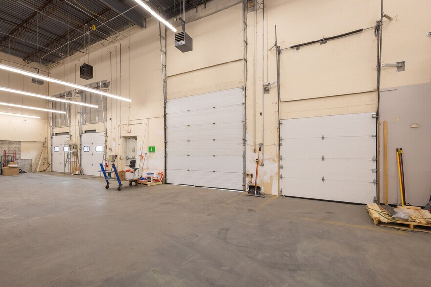 More Photos Of 900 W Chestnut St, Brockton Warehouse For Lease