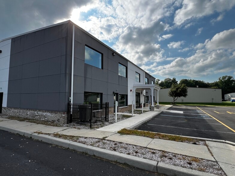 More Photos Of 1241 College Park Dr, Dover Loft Creative Space For Lease