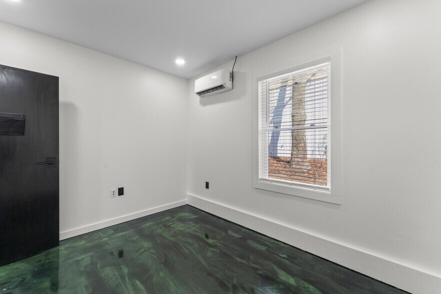 More Photos Of 2988 George Washington Memorial Hwy, Hayes Office For Sale