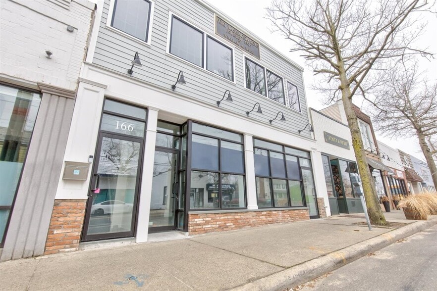 More Photos Of 166 Main St, Port Washington Storefront For Lease