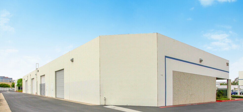 More Photos Of 130 E Dyer Rd, Santa Ana Warehouse For Lease