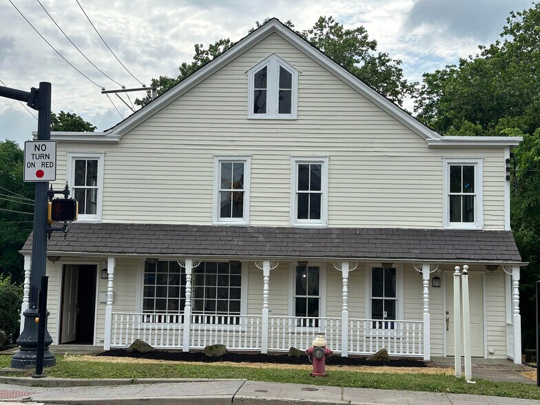 More Photos Of 159 N Sycamore St, Newtown Office For Lease