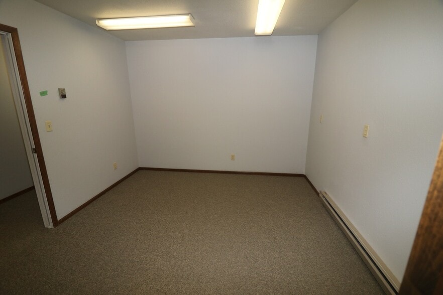 More Photos Of 2009 Industrial Road, Cortez Warehouse For Lease