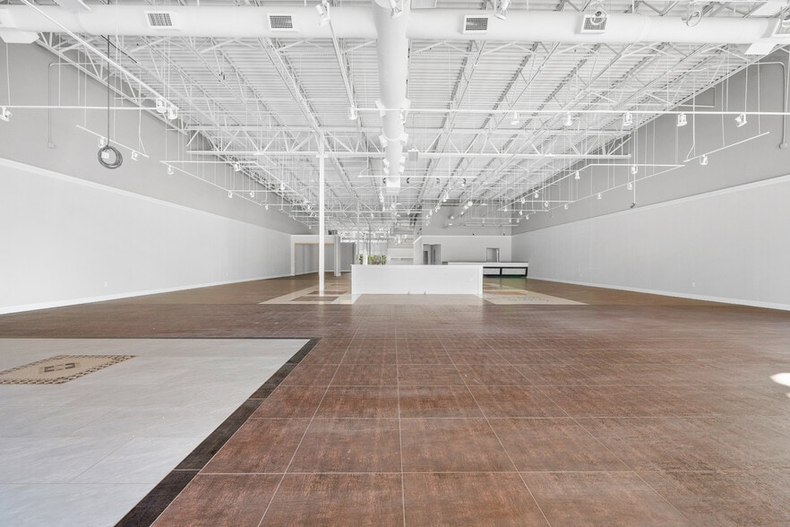 More Photos Of 1999 Mall Of Georgia Blvd, Buford Storefront For Sale